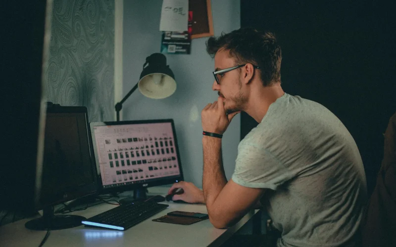 Altura ideal da mesa para trabalho no computador